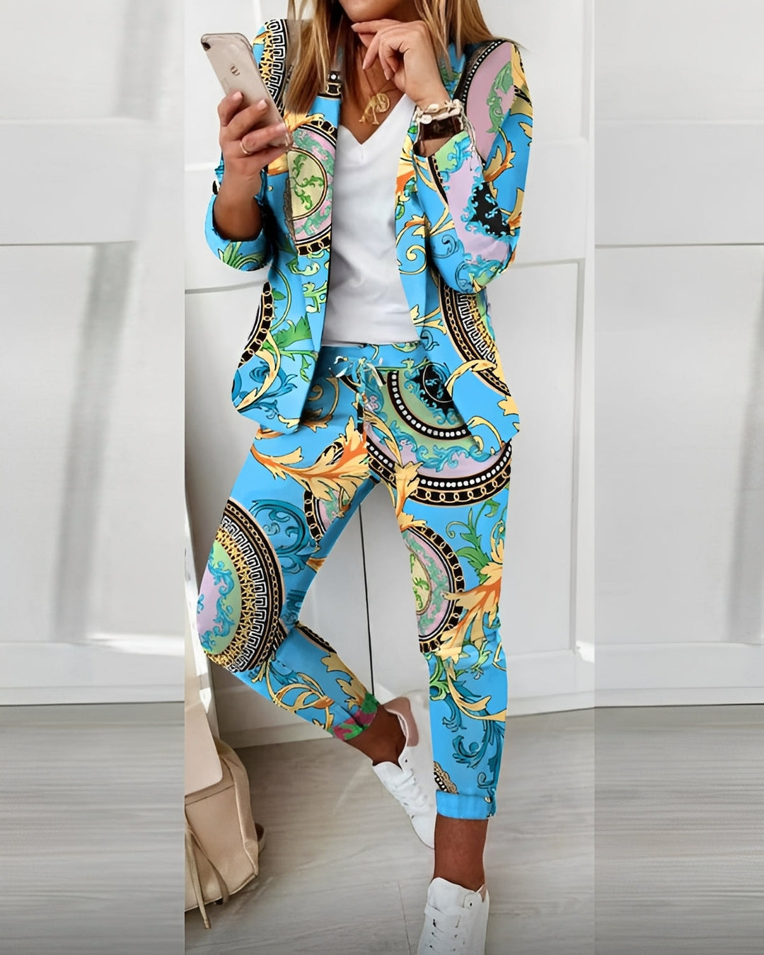 Conjunto feminino elegante de duas peças, calça e blusa, para estilo casual e conforto na moda verão.