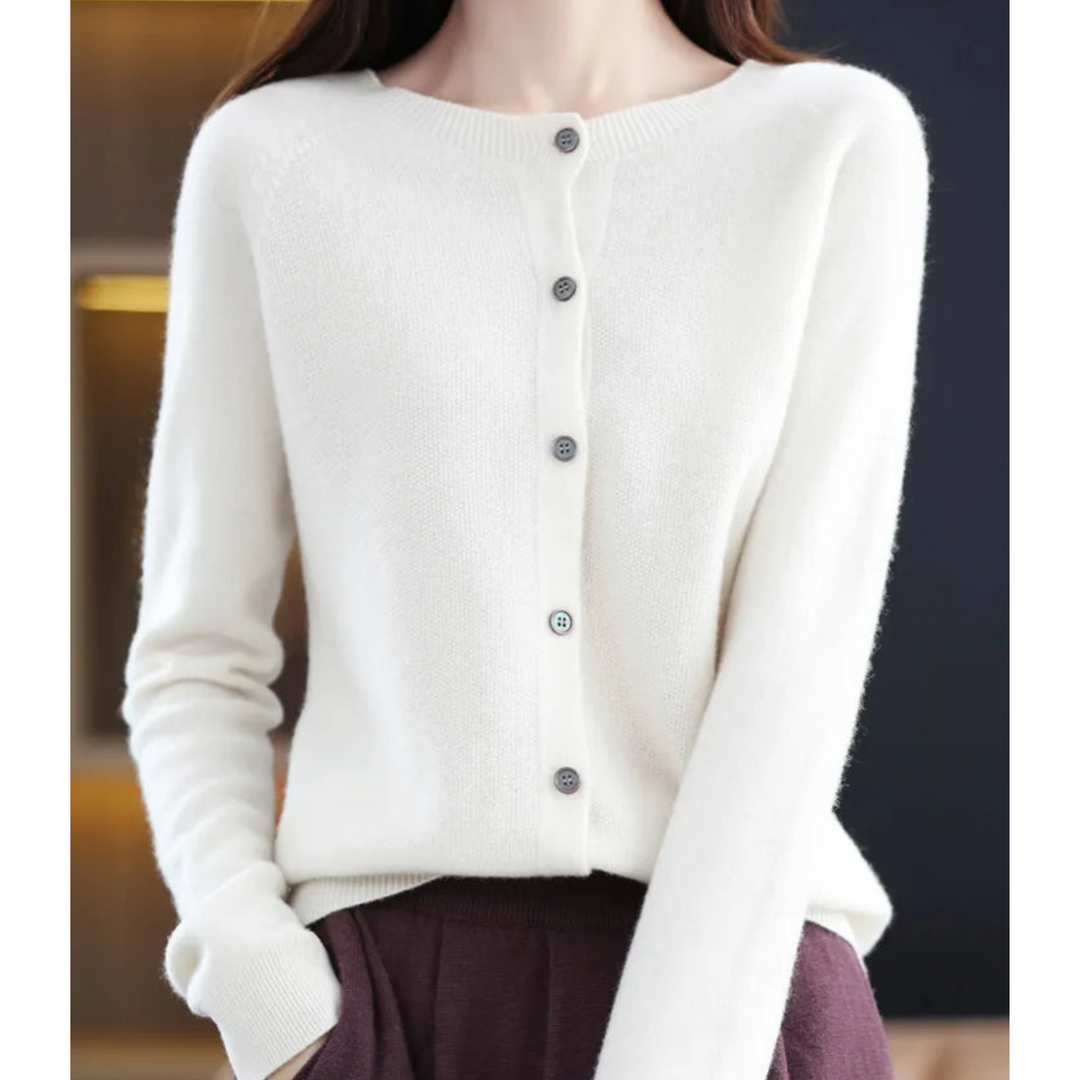 Suéter feminino de inverno, malha suave. Gola redonda, design elegante, ideal para conforto e estilo.