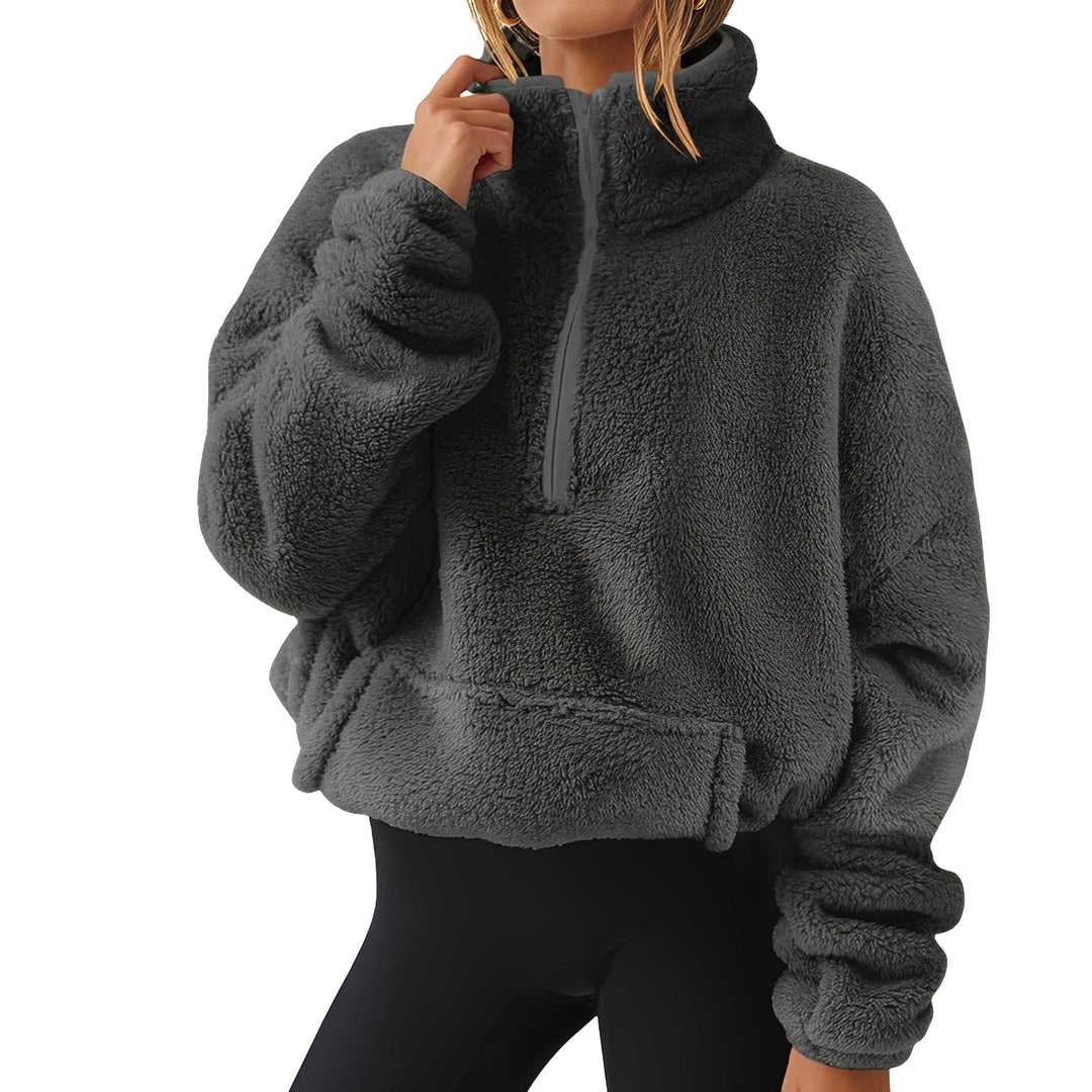 Suéter feminino casual de inverno com meio fecho, perfeito para estilo e conforto em cores variadas.