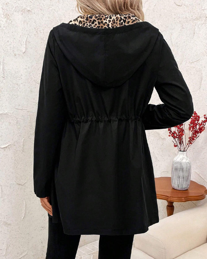 Vivianne: abrigo feminino com capuz e design reversível para outono/inverno.