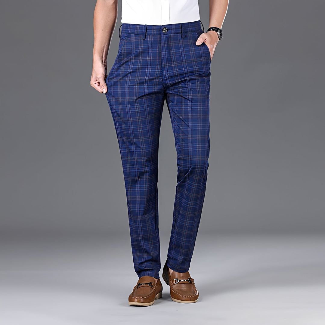Moda masculina: calças xadrez casuais e versáteis. Estilo elegante para o dia a dia, combinando conforto e tendência.