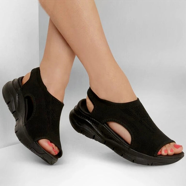 Par de sandálias femininas Aurora para caminhada, com design ergonômico e conforto duradouro para saúde dos pés.