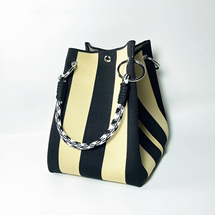 Elegante bolsa de ombro feminina preta Mollie, ideal para trabalho ou eventos casuais.