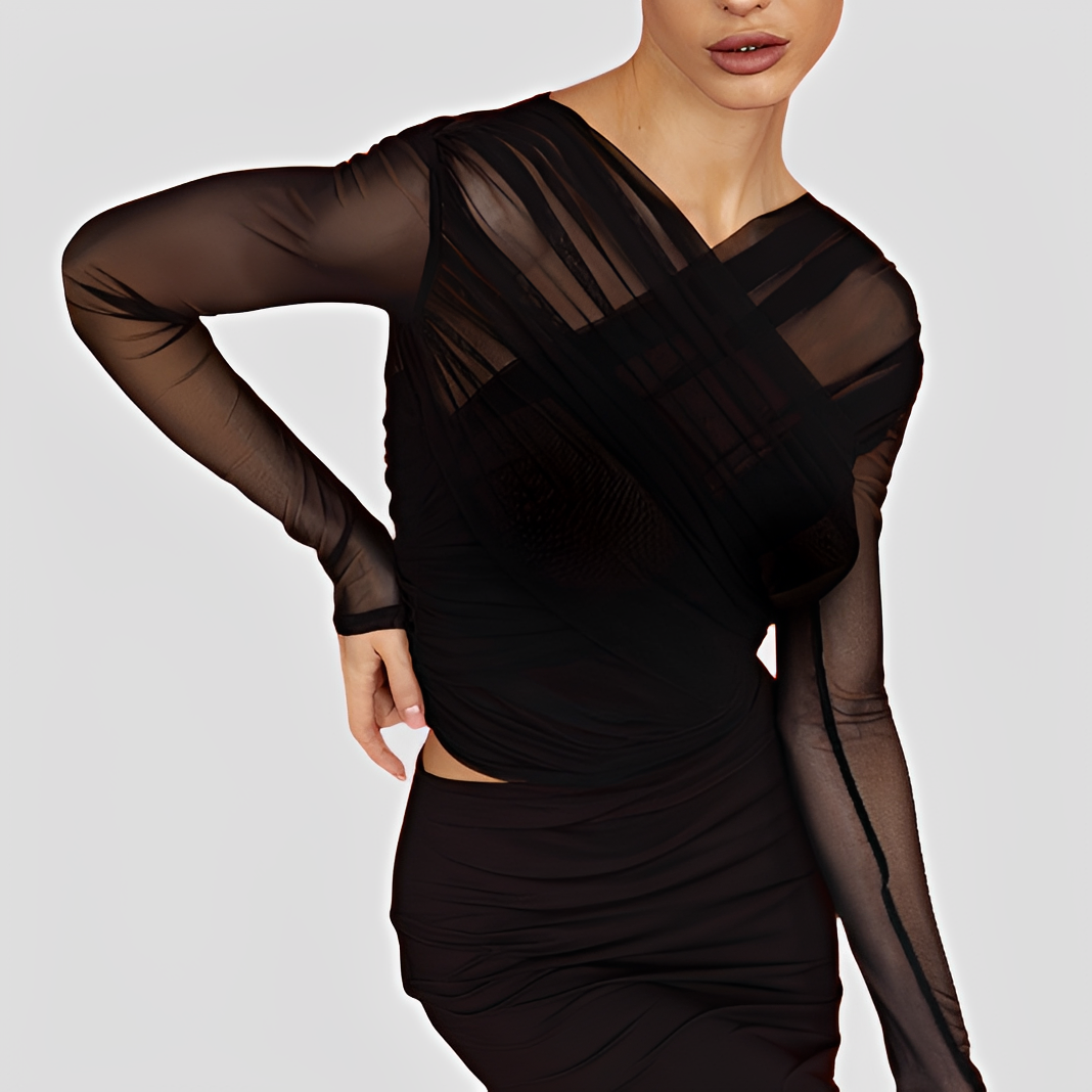Blusa feminina com mangas longas franzidas, um item essencial e elegante para diversos looks de moda feminina.