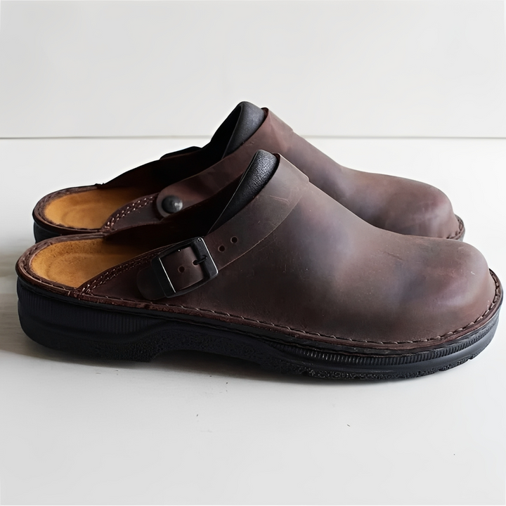Sandálias de verão masculinas, versáteis para praia, piscina ou viagem. Calçado leve e com design moderno.