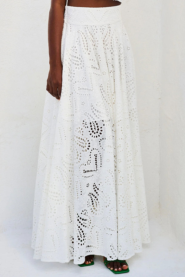 Moda feminina: conjunto saia midi e top cropped bordado, elegante e confortável.