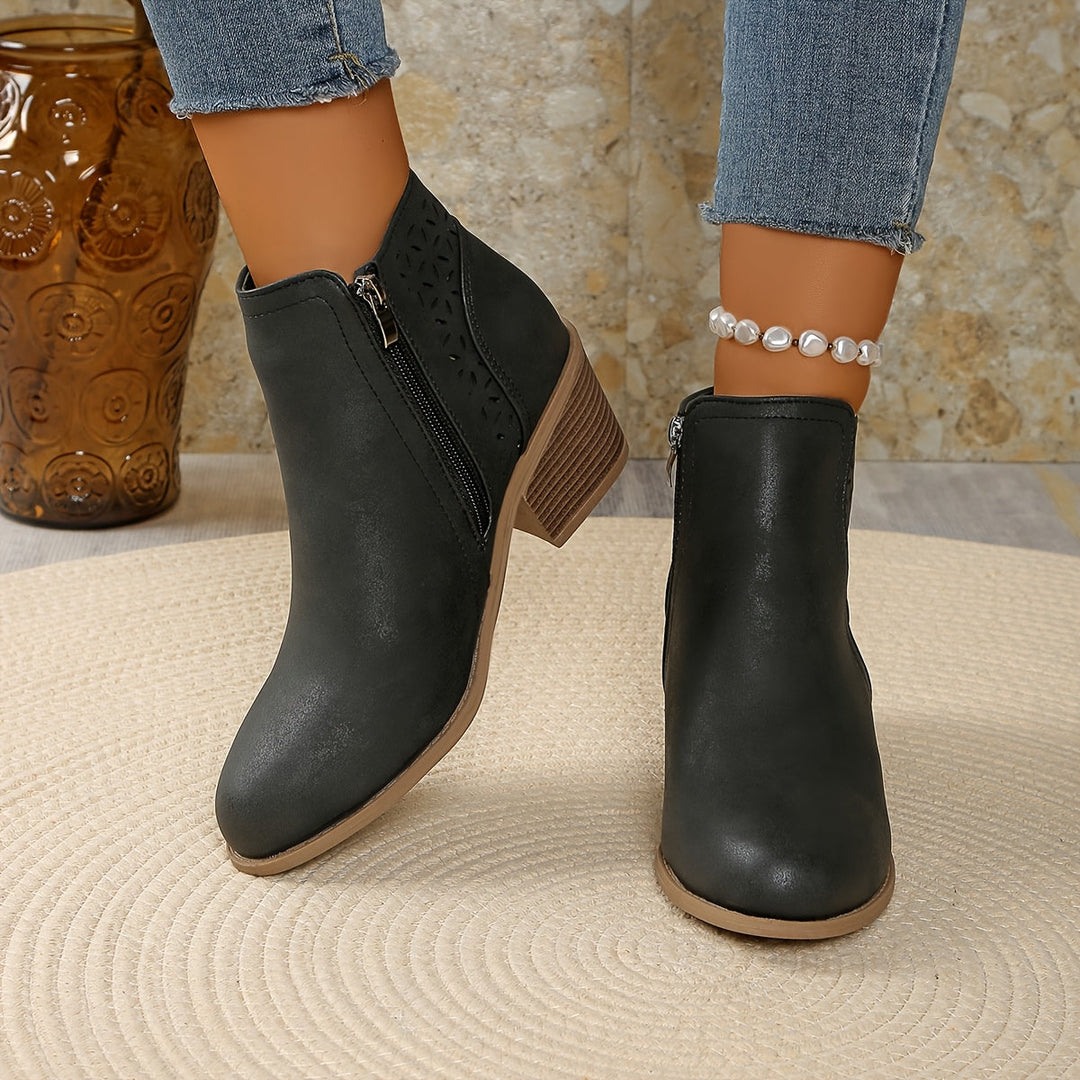 Botas femininas de cano curto que aliviam a dor, com design perfurado respirável. Conforto e elegância garantidos.