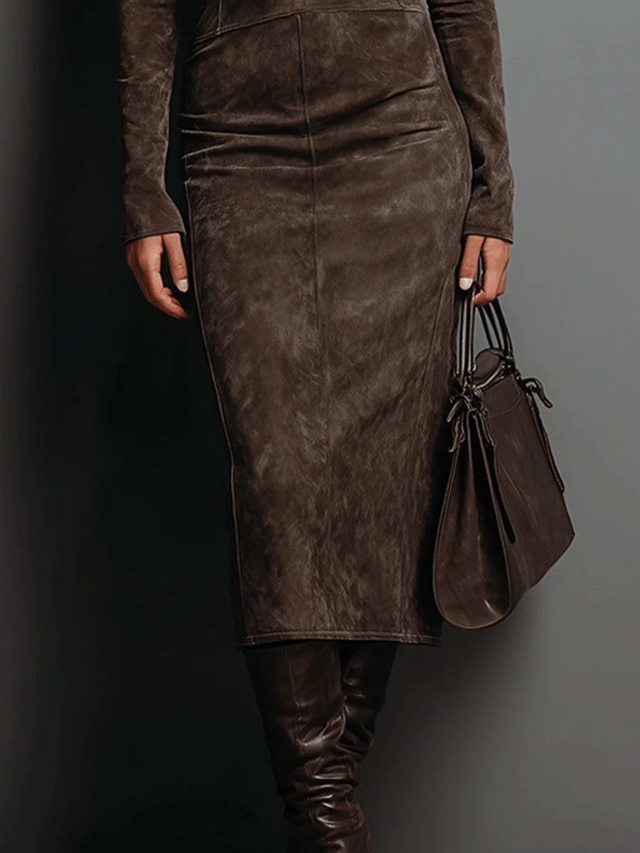 Roupa feminina: Vestido midi com gola alta e manga longa, uma peça versátil para outono/inverno.