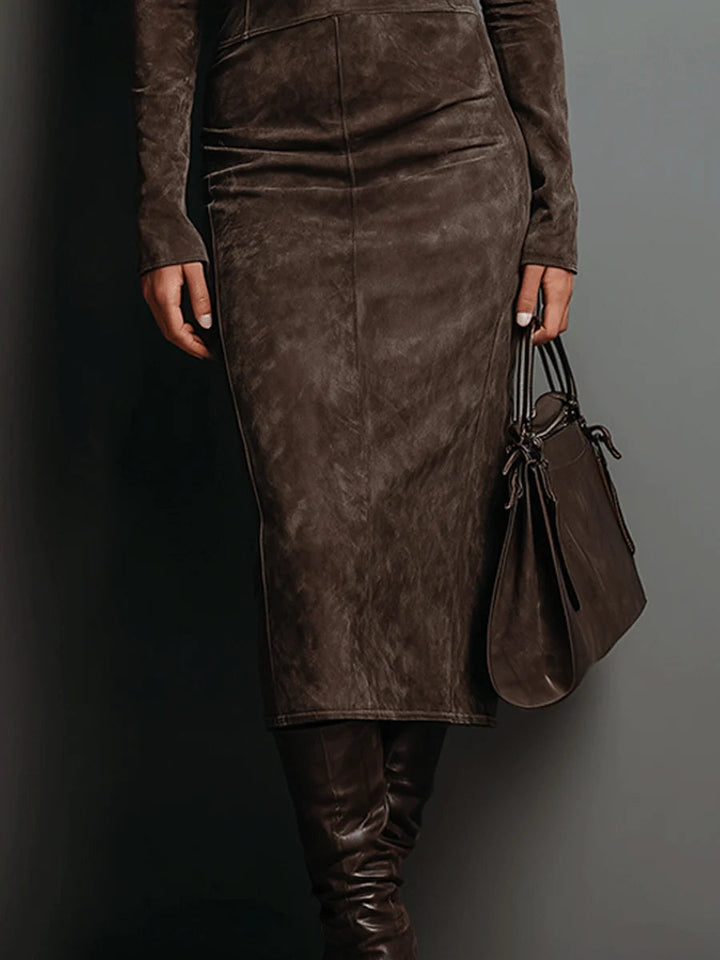 Roupa feminina: Vestido midi com gola alta e manga longa, uma peça versátil para outono/inverno.