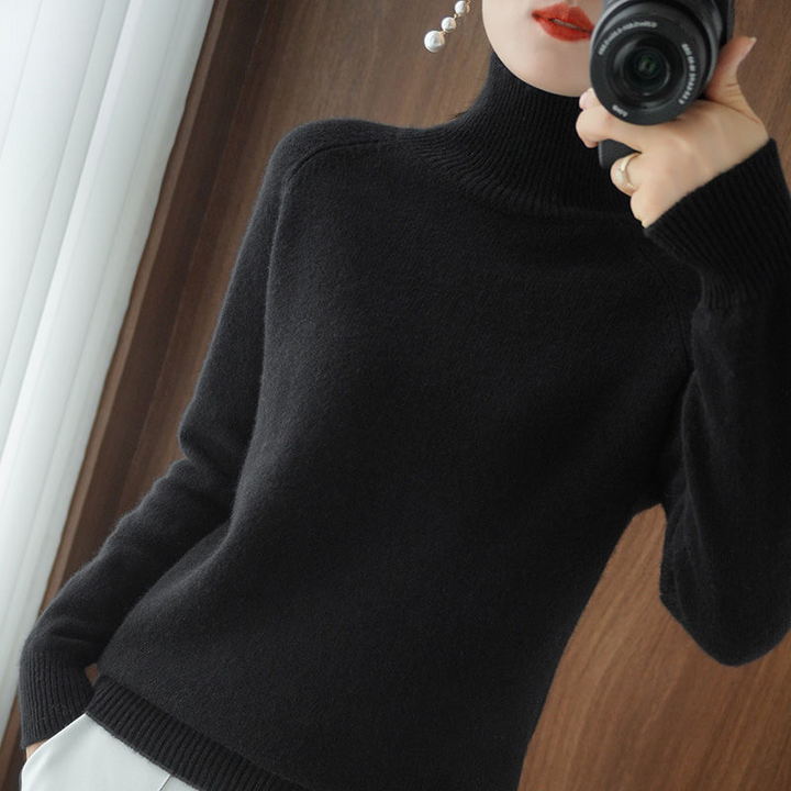 Pullover feminino de inverno, gola alta e confortável, perfeito para se manter aquecida com estilo.