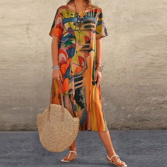 Vestido longo feminino com estampa abstrata vibrante. Modelo casual e confortável, ideal para primavera e verão.