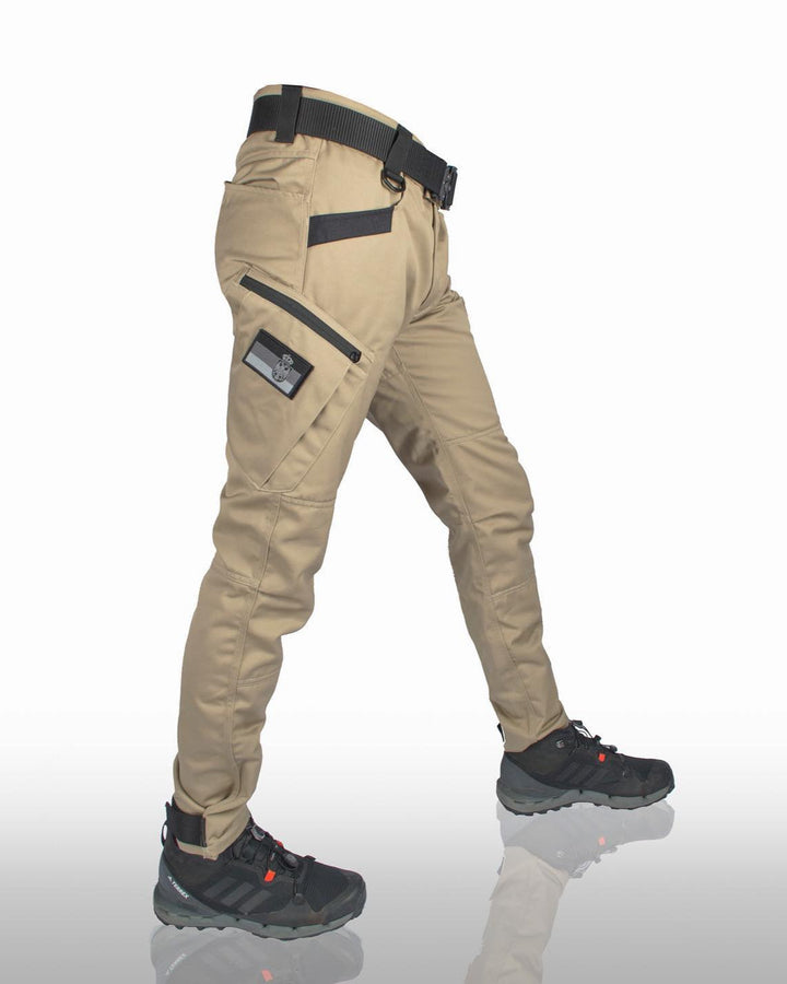 Calças aventureiras masculinas duráveis, com multibolsos, resistentes para trilhas e outdoor.