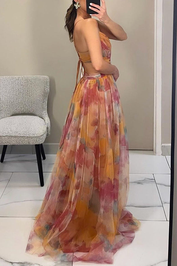 Vestido feminino longo floral com detalhes em verde e laranja, moda verão vibrante para mulher.