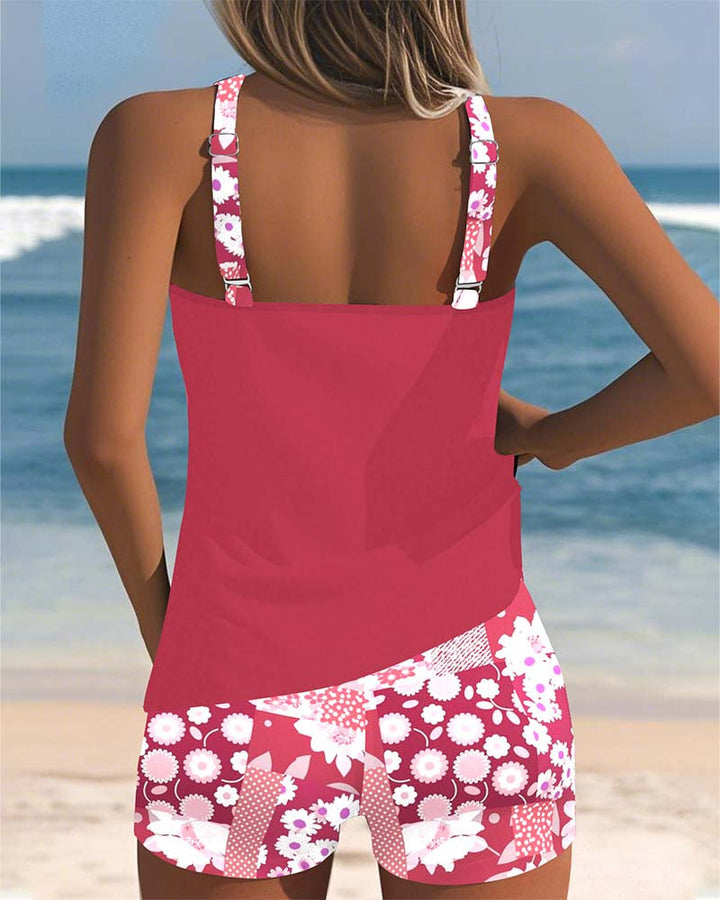 Conjunto de banho tankini feminino estampado, shorts e top para praia e piscina.