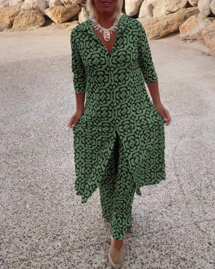 Conjunto feminino chique de duas peças com padrão geométrico versátil. Moda contemporânea e confortável para mulheres.