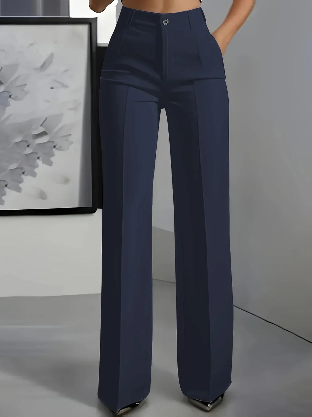 Calça feminina cintura alta elegante e confortável, ideal para looks casuais e sociais.