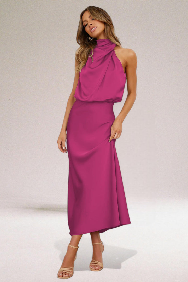 Vestido longo elegante para eventos especiais, estilo chic com decote halter, ideal para mulher.