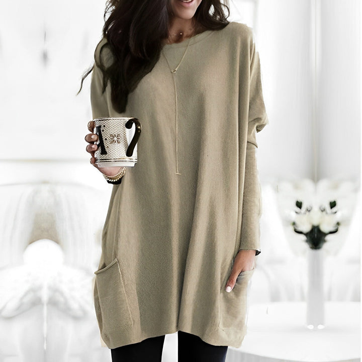 Blusa feminina casual de manga comprida, ideal para uso dia-a-noite, combina conforto e estilo.