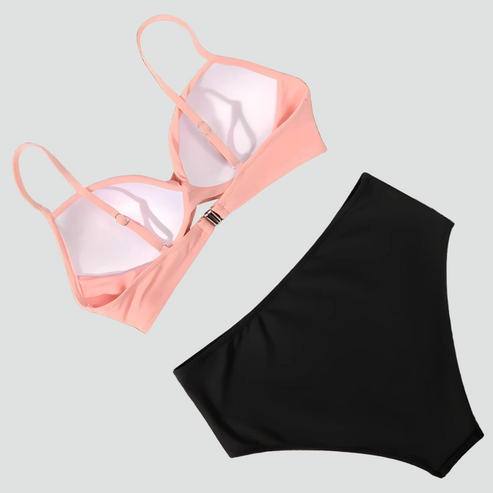 Moda feminina verão: Biquíni cintura alta retrô com pregas e push-up. Estilo e conforto na praia.