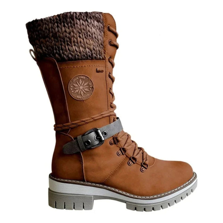 Bota feminina de inverno, cano alto e cadarço, impermeável para enfrentar o frio com elegância.