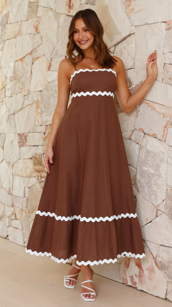 Vestido de verão feminino longo de alça, esvoaçante e chic.