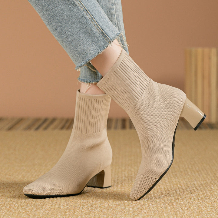 Botas femininas de inverno com salto, aquecidas, confortáveis e ideais para a moda casual e dias frios.