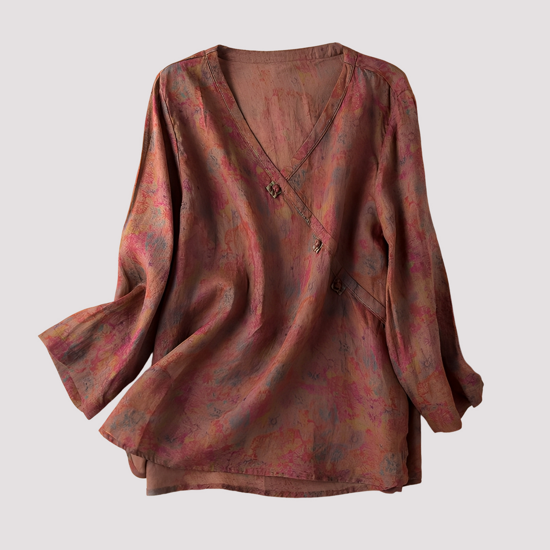 Look feminino com blusa estampada floral. Blusa manga longa, estilo elegante e casual para mulheres.