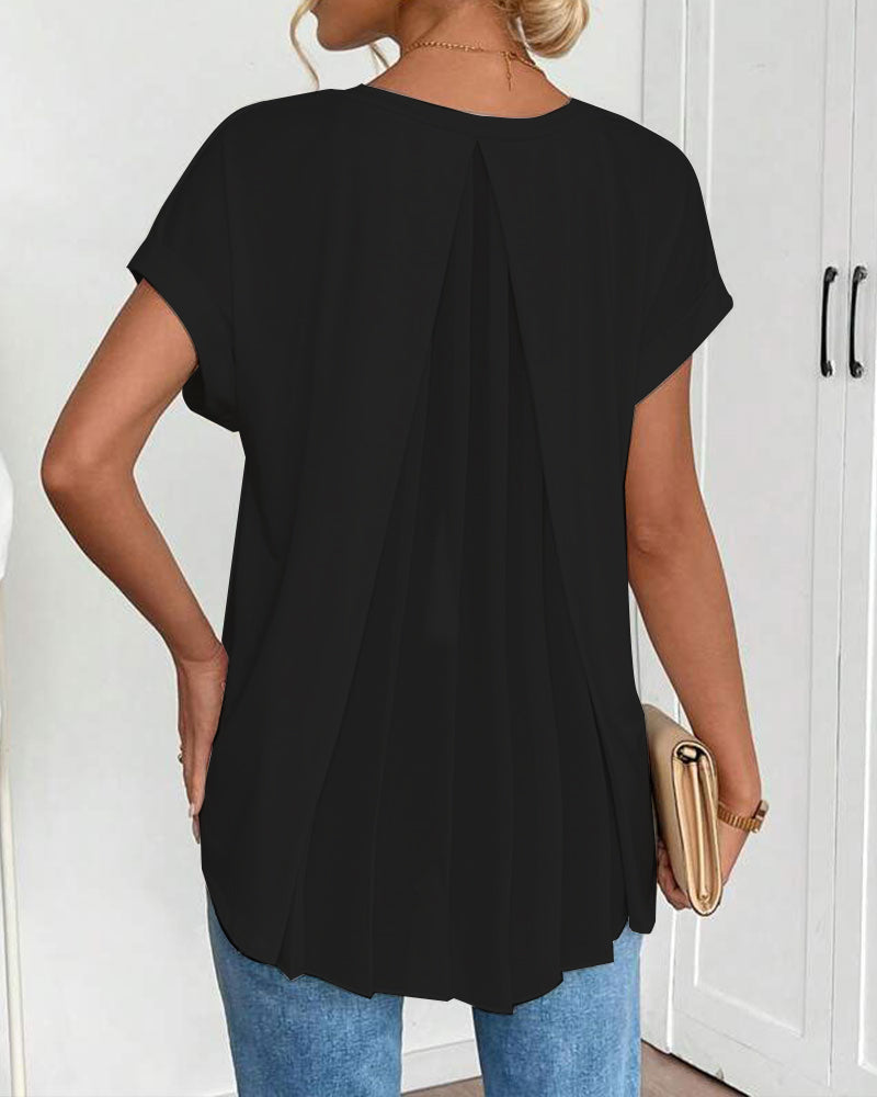 Conforto e estilo: camiseta feminina de manga curta e decote V.