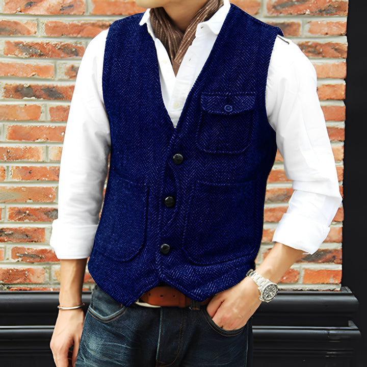 Detalhe do tecido de tweed e bolsos frontais de um colete masculino elegante, estilo inverno.