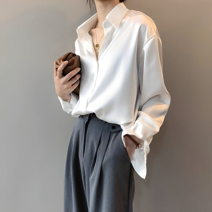 Camisa feminina elegante de manga longa, perfeita para looks versáteis do escritório ao casual. Roupa social e diária.
