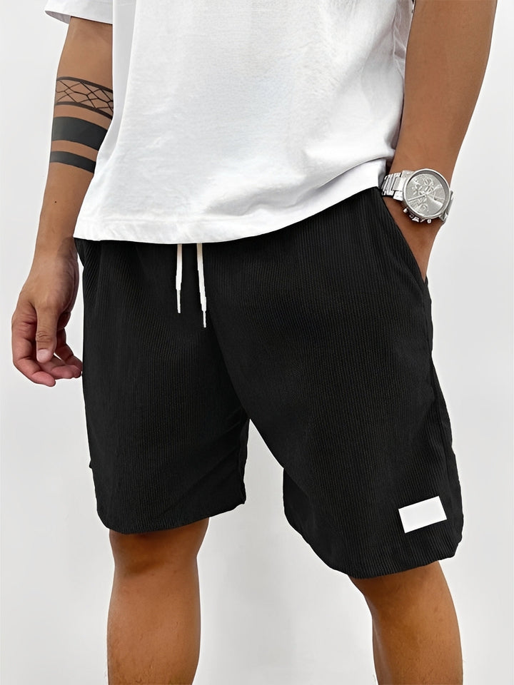 Shorts masculinos para o verão, garantindo conforto e estilo em momentos de lazer. Peça casual e prática.