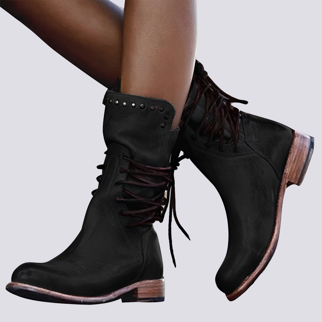 Botas femininas cinzas de salto alto elegantes, design moderno. Calçado feminino estiloso para um visual de outono sofisticado.