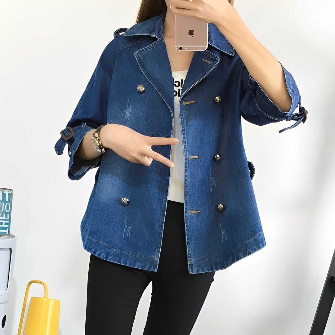 Casaco jeans feminino chic para um estilo casual e moderno, perfeito para diversas ocasiões e looks do dia a dia.