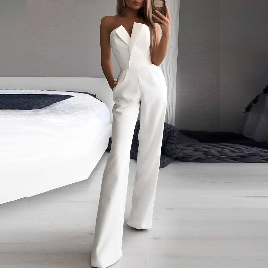 Macacão feminino elegante sem mangas, ideal para verão, casual ou festa. Roupa versátil preta.