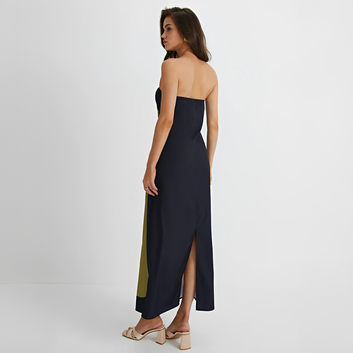 Vestido de verão feminino tomara que caia com estampa floral verde, perfeito para look casual chic.