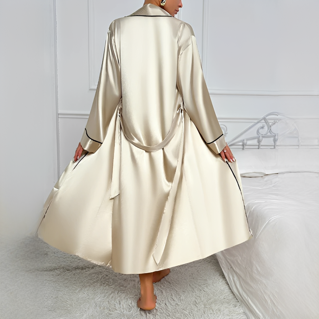 Roupa de dormir feminina elegante de verão. Pijama de 2 peças em bege e rosa, ideal para conforto e estilo em casa.
