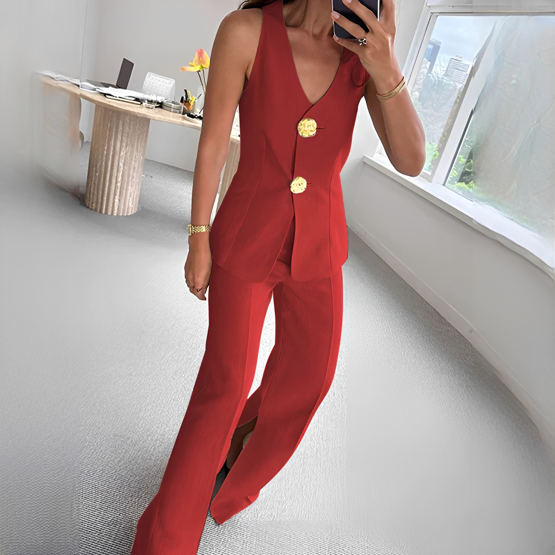Conjunto feminino de verão com top sem mangas e calças, ideal para o conforto da moda casual feminina.