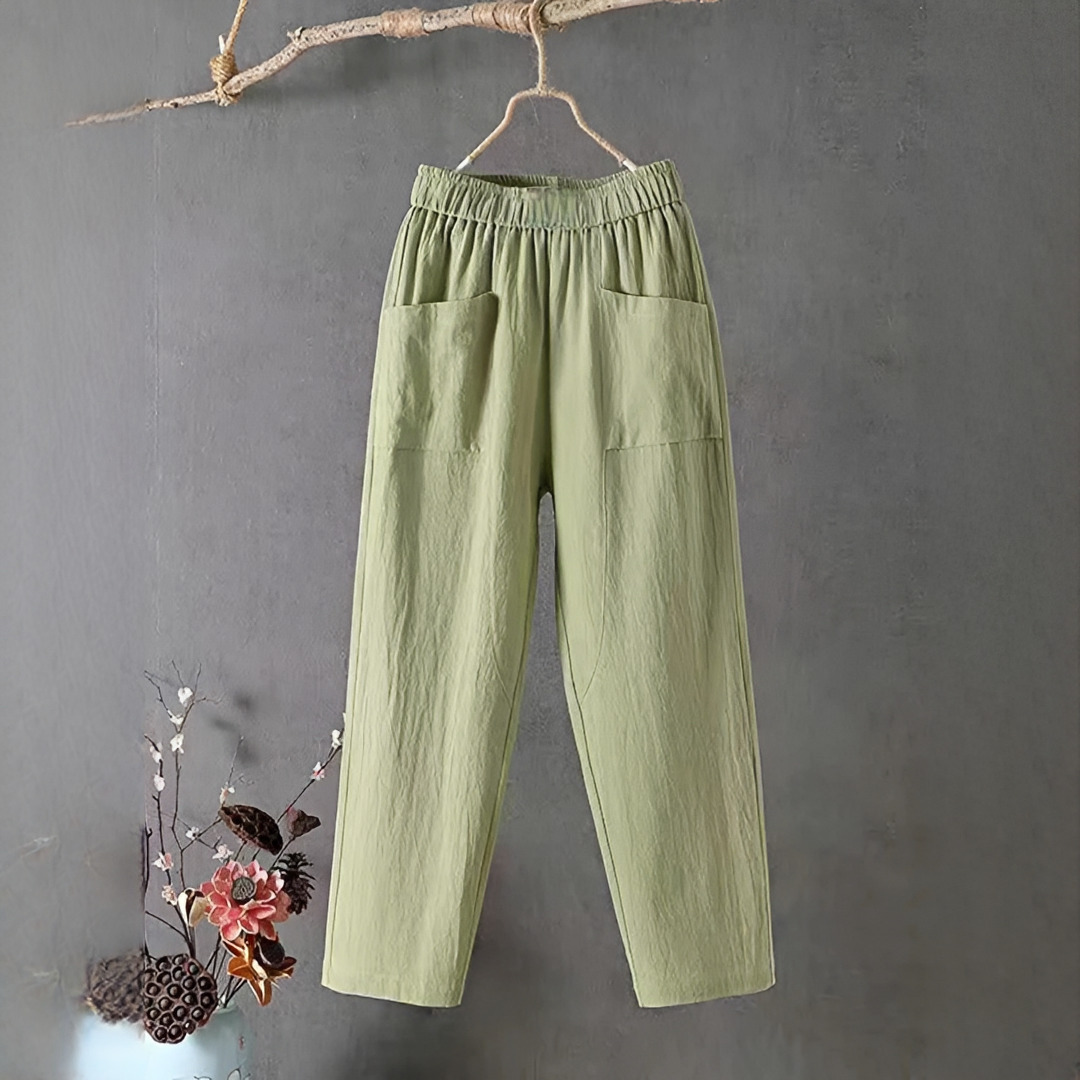 Modelo de calça feminina elegante para verão, oferecendo conforto e estilo em roupa casual de moda.