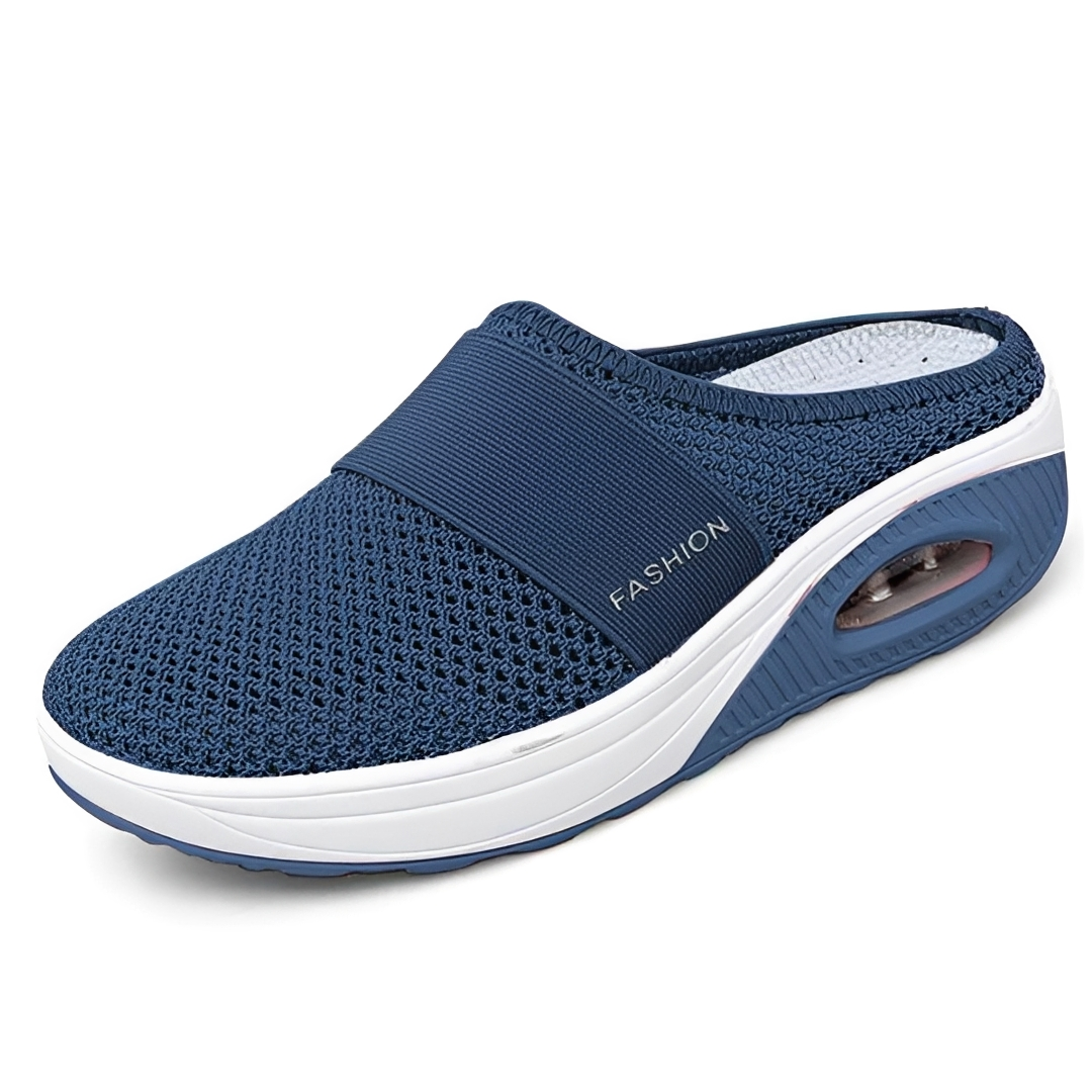 Sapato feminino no pé, mostrando conforto e estilo moderno para atividades do dia a dia.