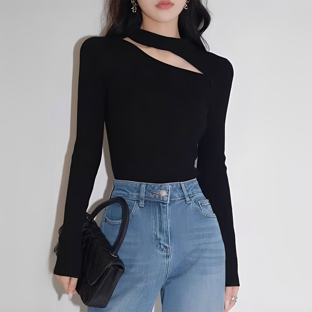 Blusa feminina Kiarra assimétrica. Top elegante de gola alta, com recorte moderno. Peça versátil para moda casual chic.