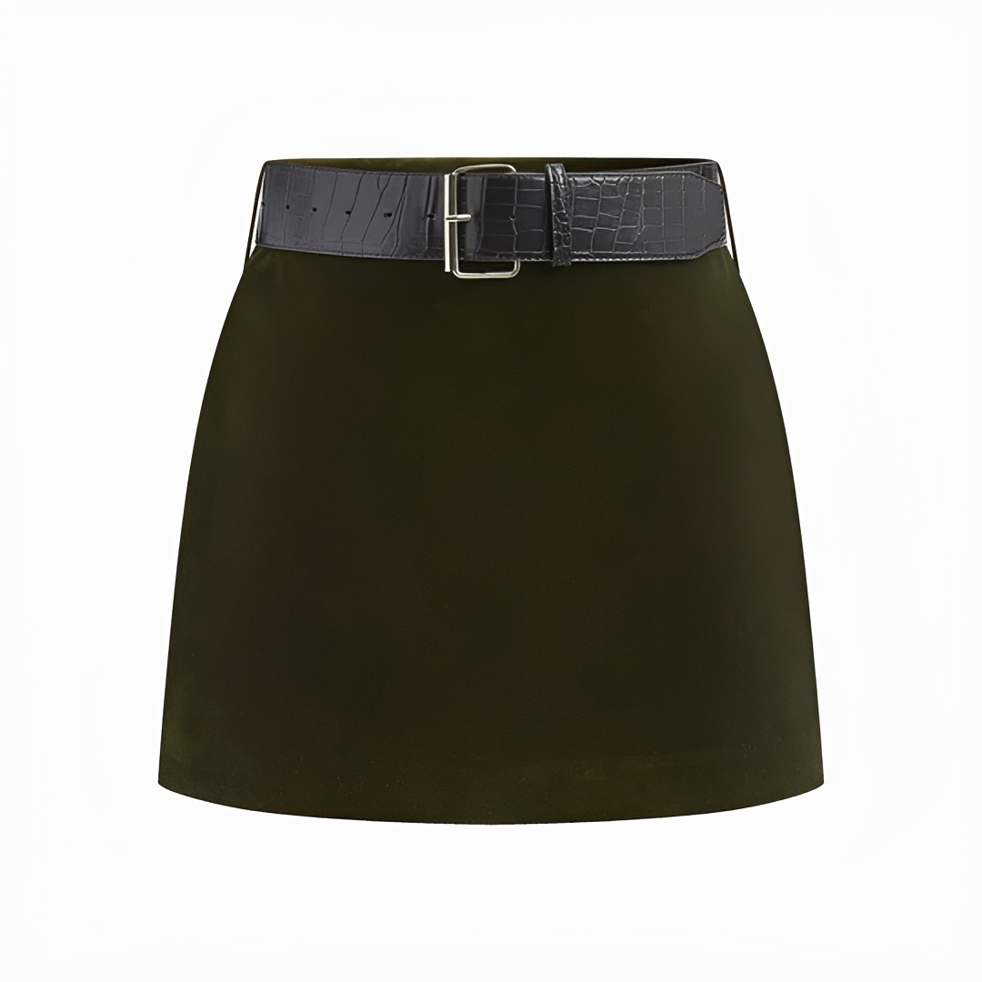 Saia feminina curta da moda, com cinto, tendência para o verão e estilo casual.