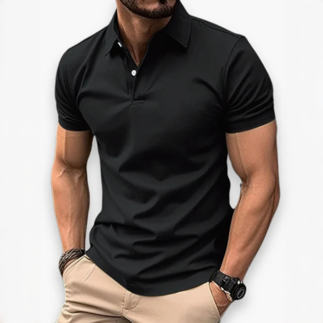 Moda praia masculina: polo de verão, roupa casual que une elegância e frescor para um visual descontraído.