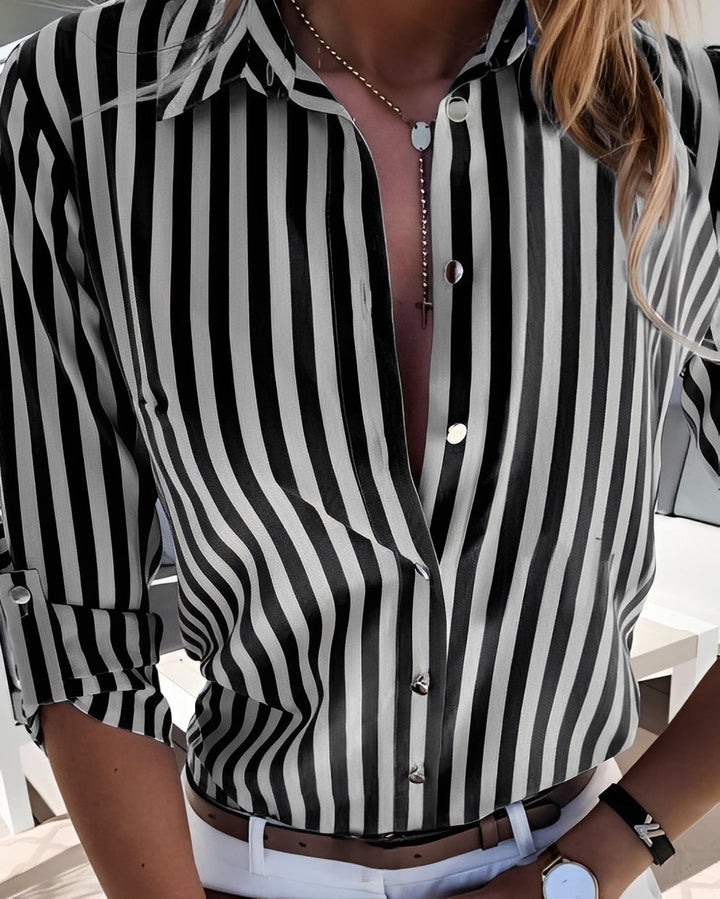 Blusa feminina de manga longa com estampa listrada retrô. Peça casual elegante e confortável para seu estilo de verão.