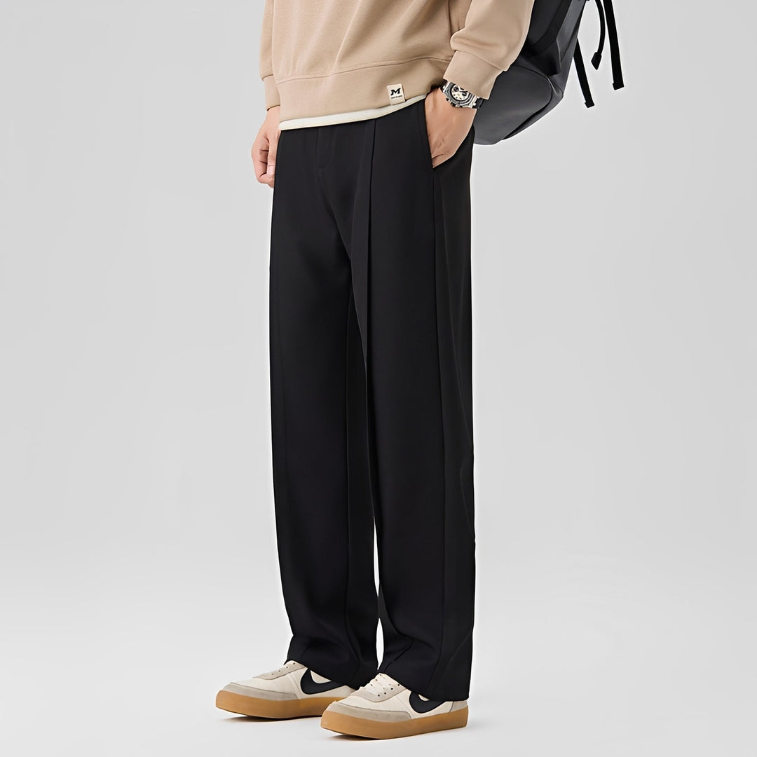 Calça social masculina Preston para negócios, oferece elegância e conforto para uso diário. Versátil e fluida.