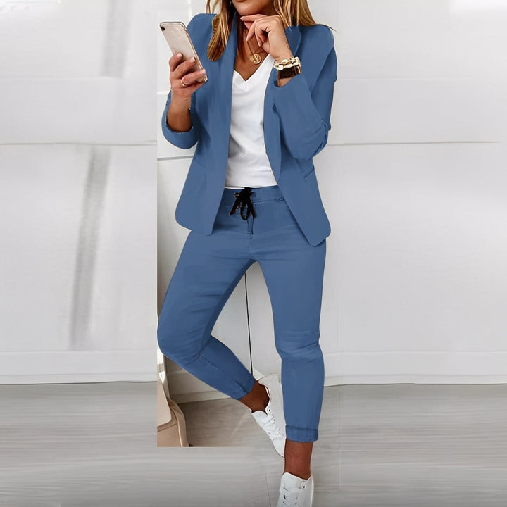 Conjunto feminino elegante casual, blusa e calça, perfeito para outono/inverno e escritório. Look versátil e moderno.