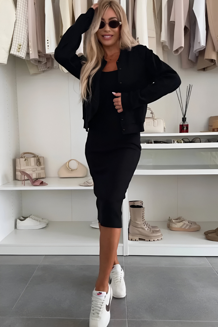 Roupa de verão confortável: Conjunto feminino com vestido e jaqueta, tendência para dias quentes.