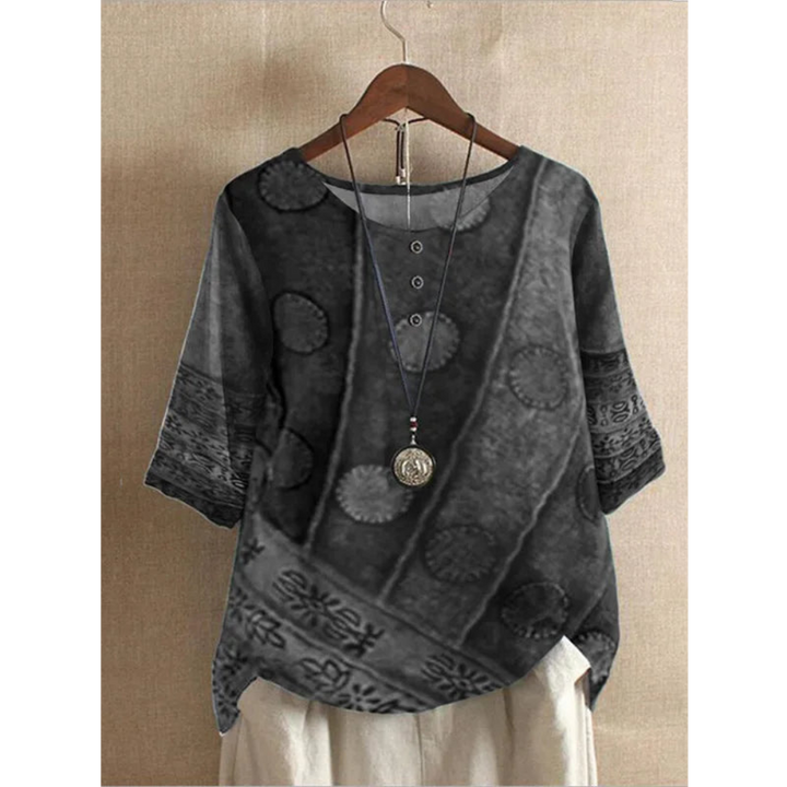 Blusa feminina elegante Valarie, estilo boêmio com patchwork colorido e caimento solto. Versátil para verão casual.
