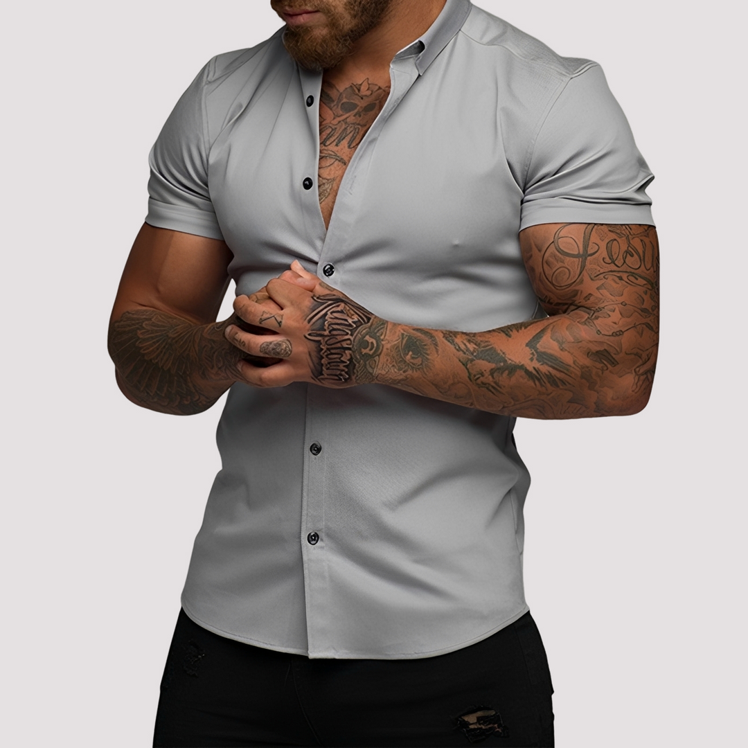 Look completo com camisa masculina slim fit manga curta verde. Versátil, casual e elegante para moda masculina de verão.