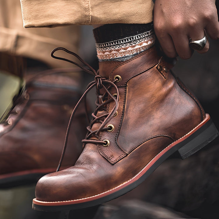 Botas masculinas Chester Retro-Martin em couro, estilo casual urbano, duráveis para inverno. Calçado masculino de moda.