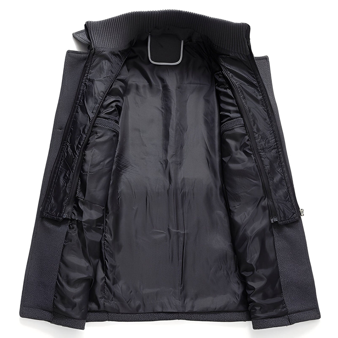 Homem usando casaco masculino elegante, sobretudo social de inverno. Roupa masculina sofisticada e quente.
